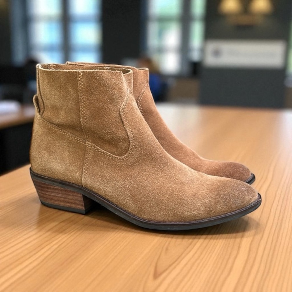 💥SALE💥DV by Dolce Vita Women's Leather Ankle Boot in Saddle Suede Size 8 - Picture 3 of 10